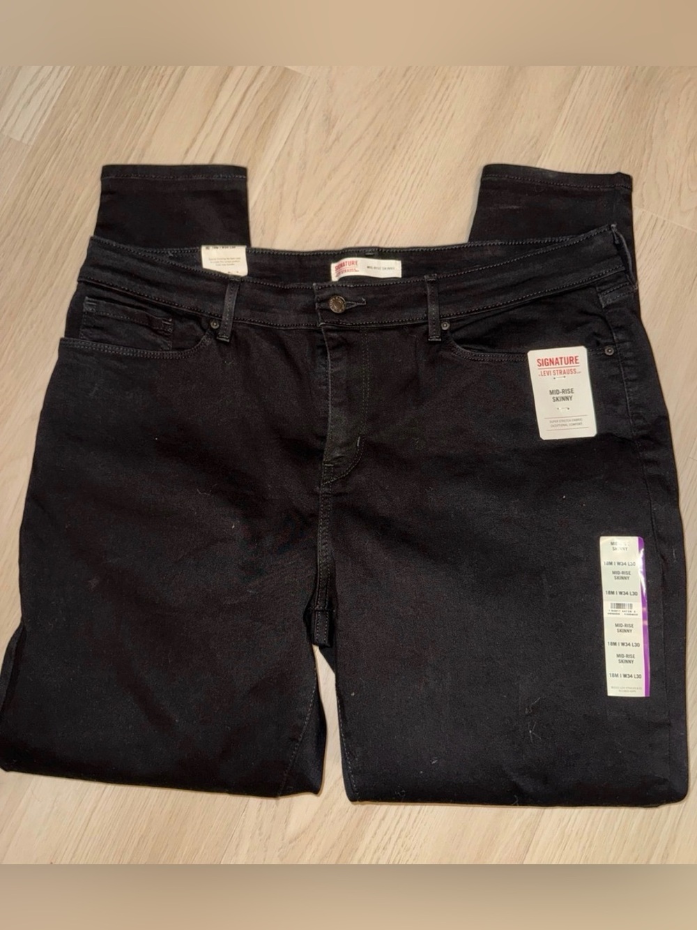 Levi Strauss Signature Mid-Rise Skinny Jeans – Size 18W – NWT